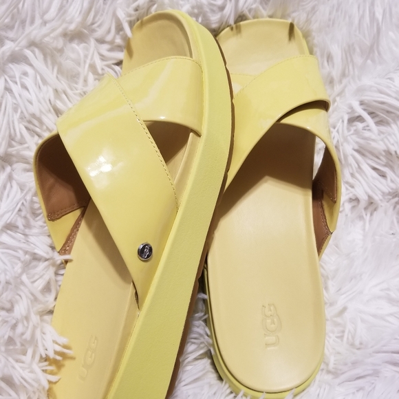 Ugg - Picture 4 of 6